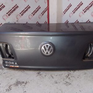 Tapa De Baúl VOLKSWAGEN BORA L/N (B-0115)