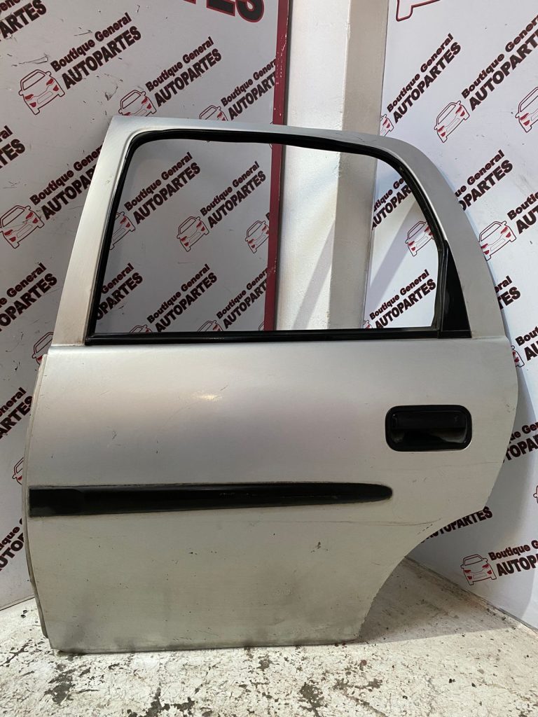 Puerta Trasera Izquierda Chevrolet Corsa Clasicc
