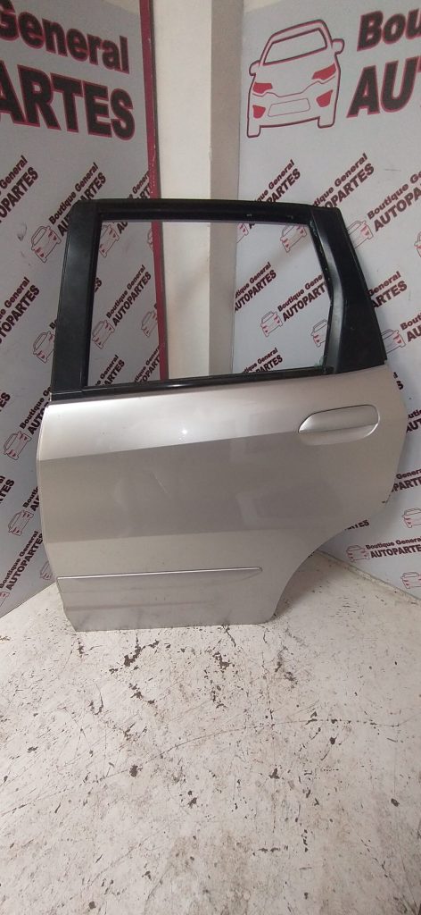 Puerta Trasera Izquierda Honda Fit L/i (04717058)