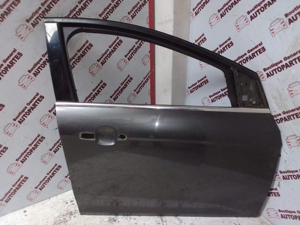 Puerta Delantera Derecha FORD FOCUS TITANIUM 5P (PDD-0146)