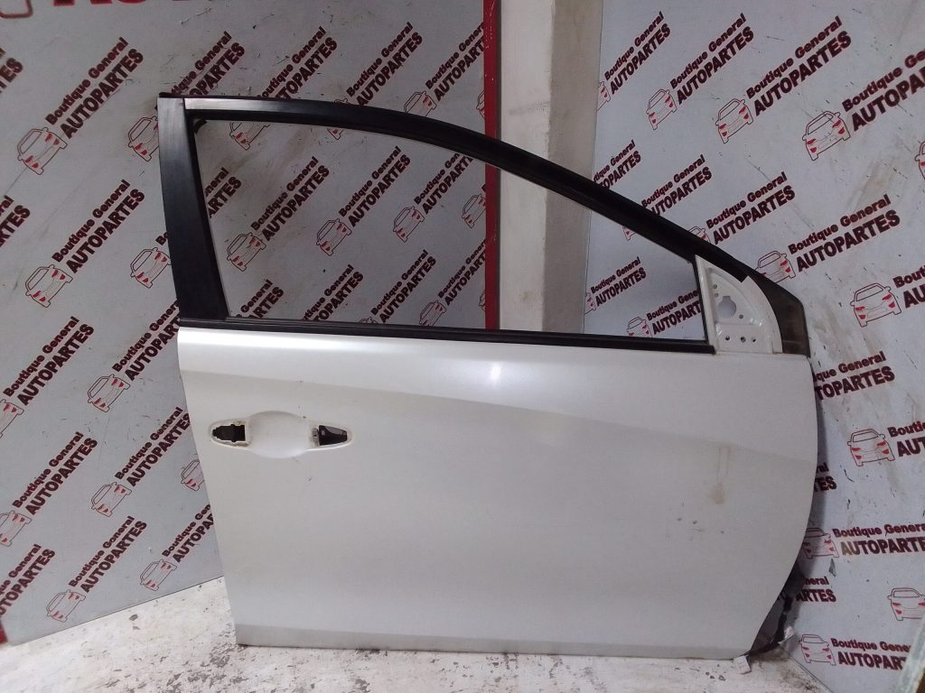 Puerta Delantera Derecha Toyota Yaris (PDD-0183)