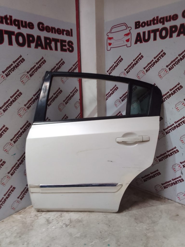 Puerta Trasera Izquierda Nissan Sentra
