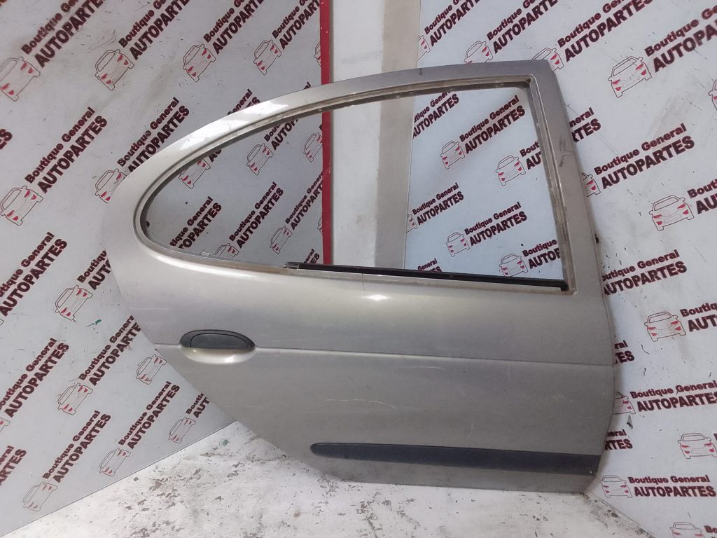 Puerta Trasera Derecha Renault Megane (PTD-0122)