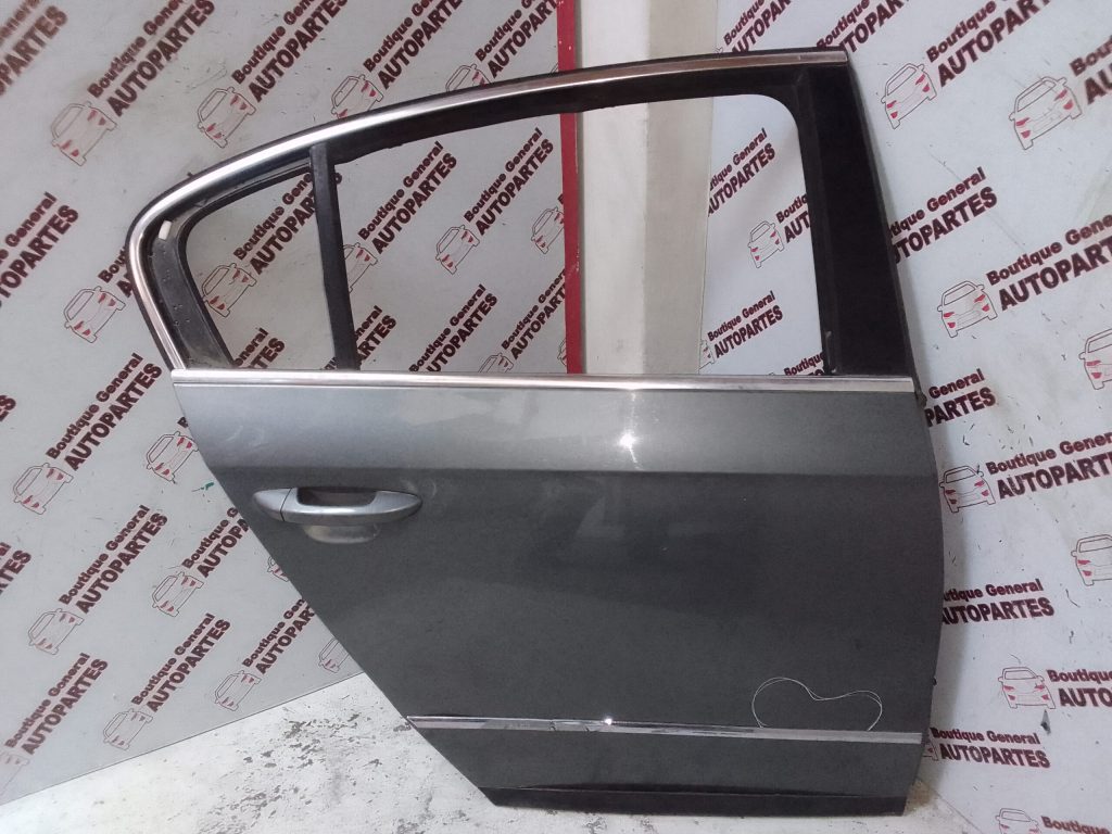 Puerta Trasera Derecha VOLKSWAGEN PASSAT V6 FSI 4 MOTION 4P (PTD-0168)