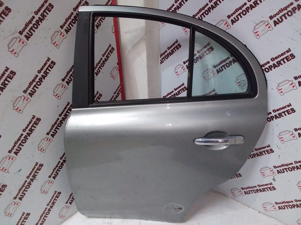 Puerta Trasera Izquierda Nissan March 1.6 Advance Pure Drive (PTI-0272)