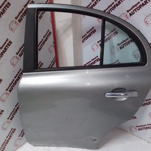 Puerta Trasera Izquierda Nissan March 1.6 Advance Pure Drive (PTI-0272)