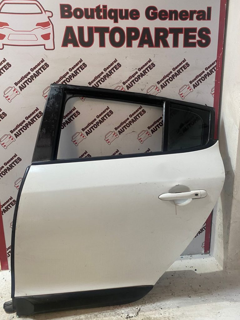 Puerta Trasera Izquierda Renault Megane III