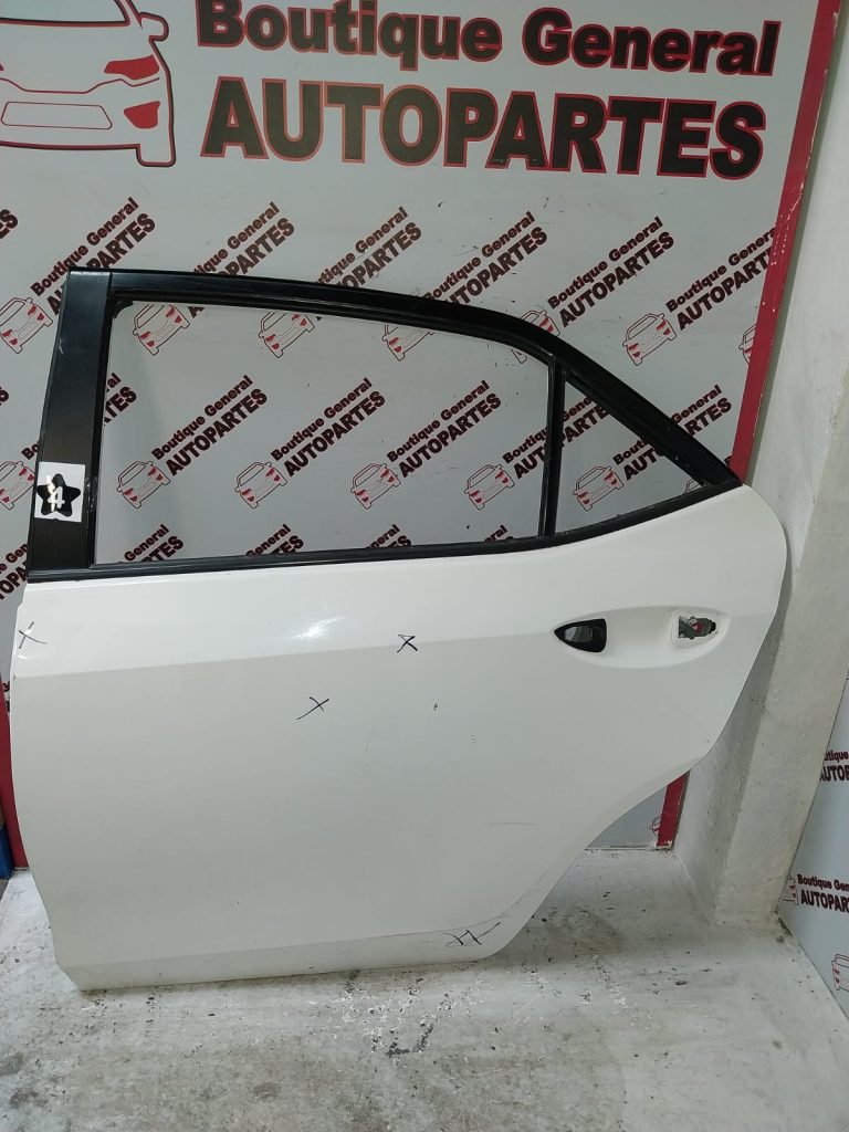 Puerta Trasera Izquierda Toyota Corolla L/N